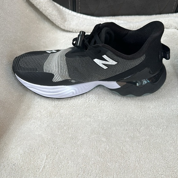 New Balance Shoes - Picture 5 of 9